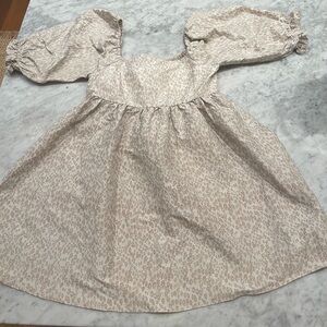 Mittoshop Leopard Damask print Puff Sleeve Dress. Ruching on back. NWT. Medium.